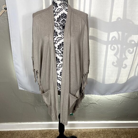 All @ Once light brown fringe pocket batwing knit cardigan. Size medium - Picture 4 of 10